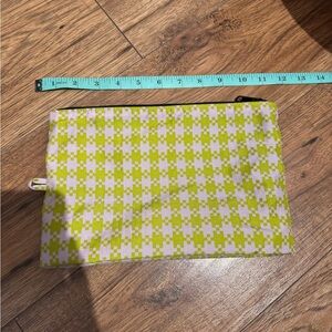NWOT - BAGGU Medium Go Pouch
